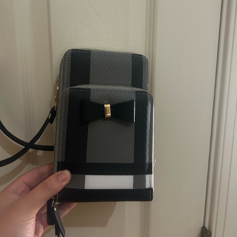 3 Pocket Gray and Black Crossbody Bag with Gold Bow/Zipper - Picture 4 of 10